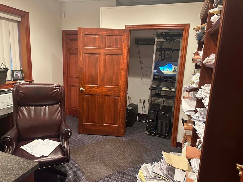 More Photos Of 381 N 9th Ave, Scranton Medical For Sale