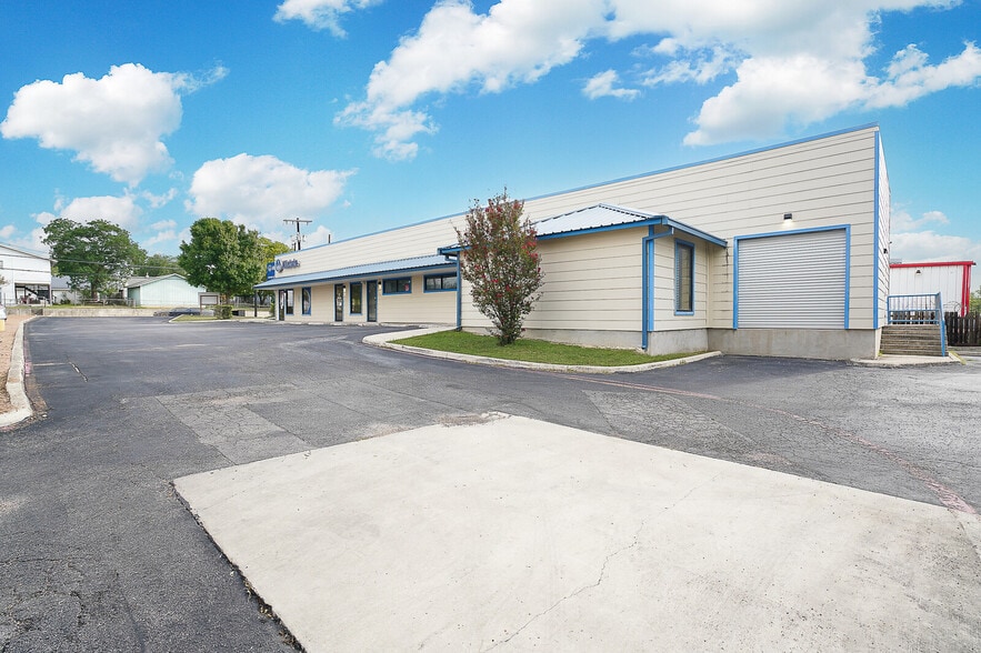 More Photos Of 2430 E Southcross Blvd, San Antonio Storefront For Lease
