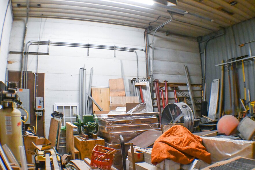 More Photos Of 3000 S 1st St, Clinton Manufacturing For Sale