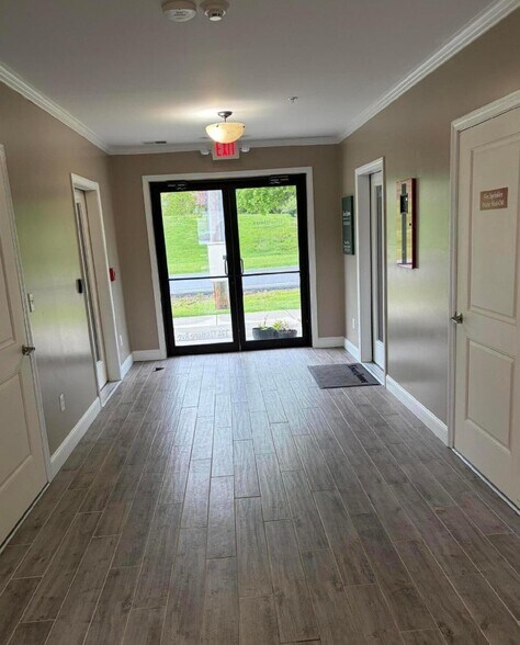 More Photos Of 394 Elsmere Ave, Delmar Storefront Retail Office For Lease