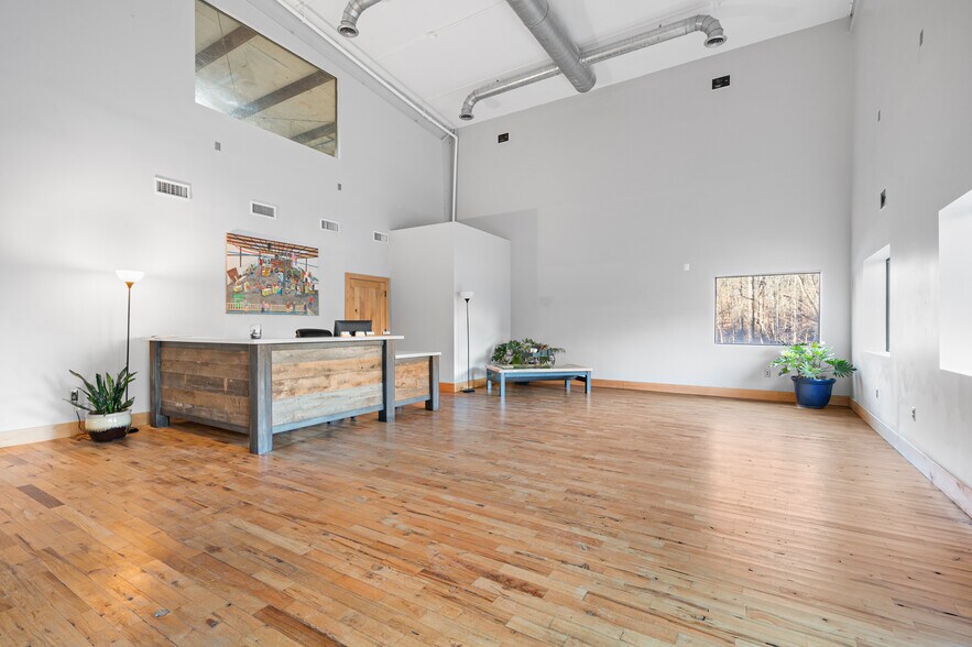 More Photos Of 91 W Hightower Dr, Dawsonville Warehouse For Sale