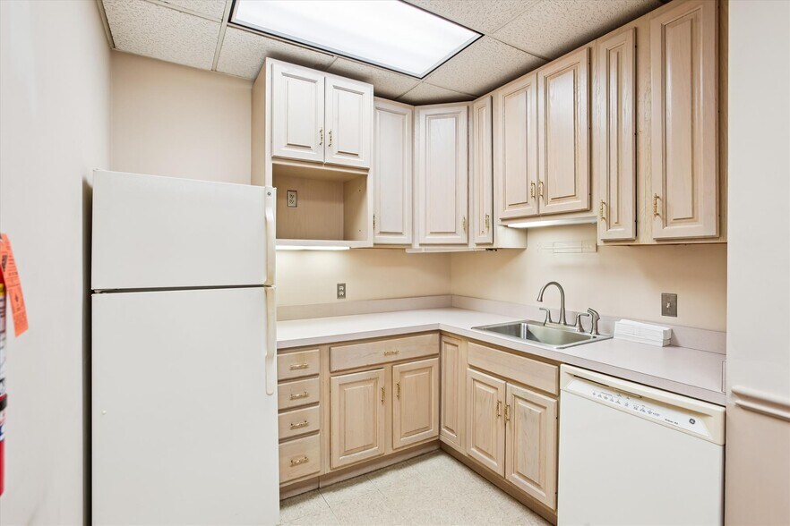 More Photos Of 1501 Duke St, Alexandria Office For Sale
