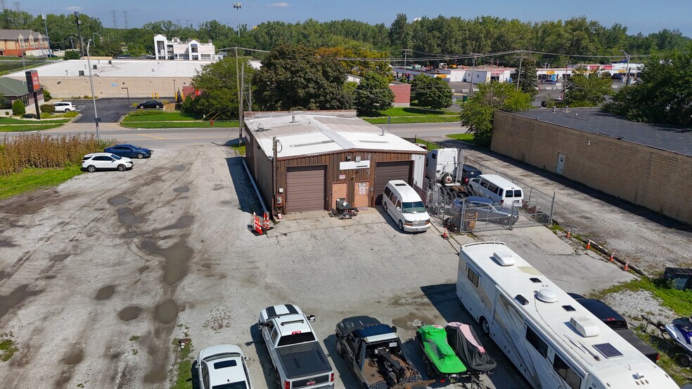 Primary Photo Of 2535 Bernice Rd, Lansing Warehouse For Sale