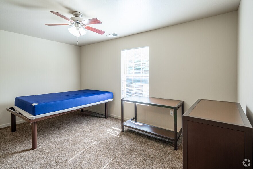 More Photos Of 500 Saluki Blvd, Carbondale Apartments For Sale