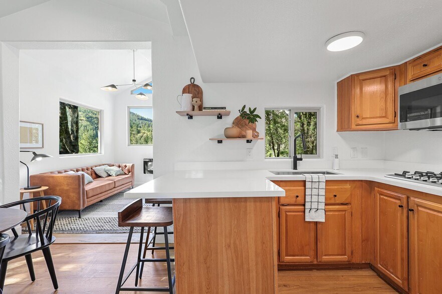 More Photos Of 4727 Dunsmuir Ave, Dunsmuir Hotel For Sale