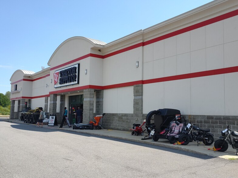 More Photos Of 442 US Route 1, Scarborough Freestanding For Sale