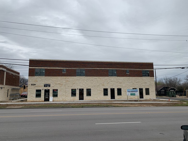 More Photos Of 605-701 E University Ave, Georgetown Storefront Retail Office For Sale