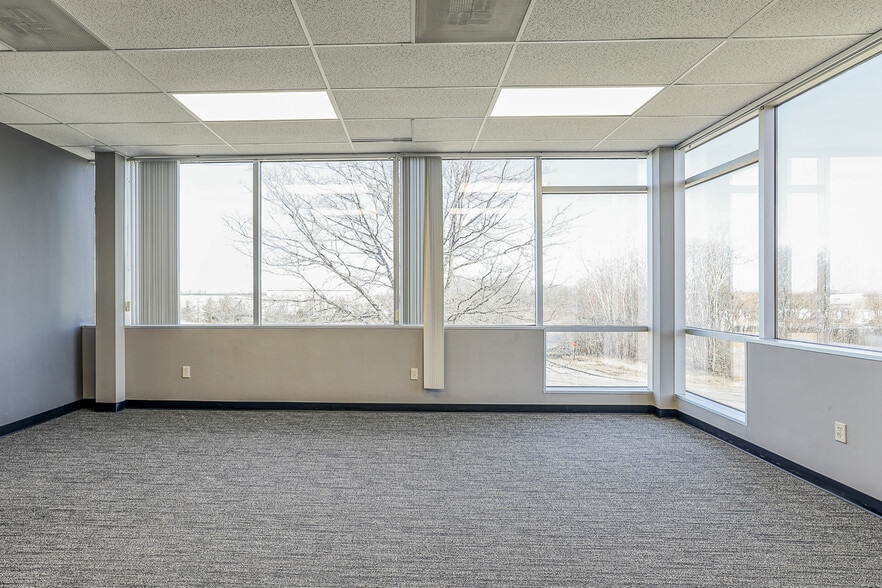 More Photos Of 10502 NW Ambassador Dr, Kansas City Office For Lease
