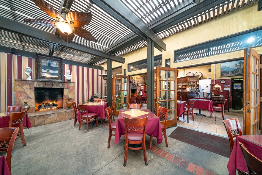 More Photos Of 1923 E Broadway, Long Beach Restaurant For Sale