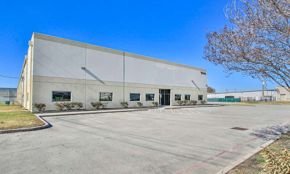 More Photos Of 12343 Cutten Rd, Houston Warehouse For Lease