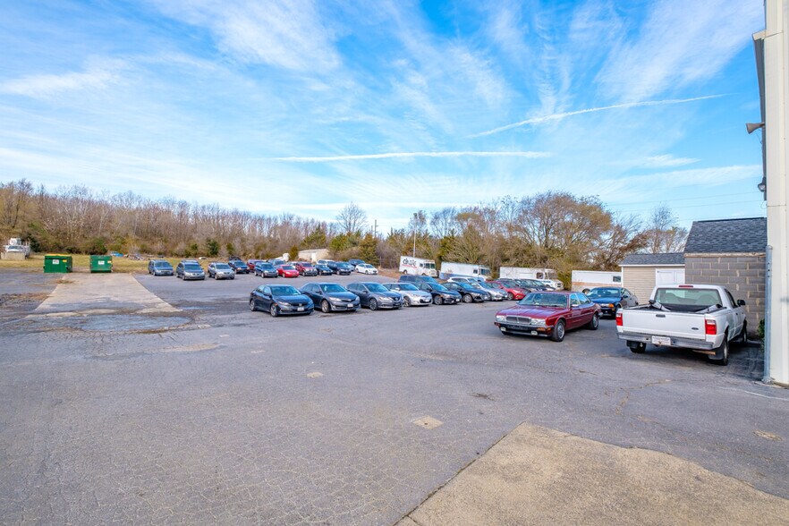 More Photos Of 2675 S Main St, Harrisonburg Auto Dealership For Lease