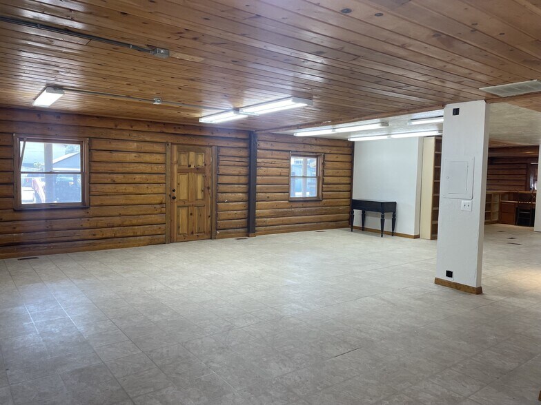 More Photos Of 115 Phillips St, Canyonville General Retail For Sale