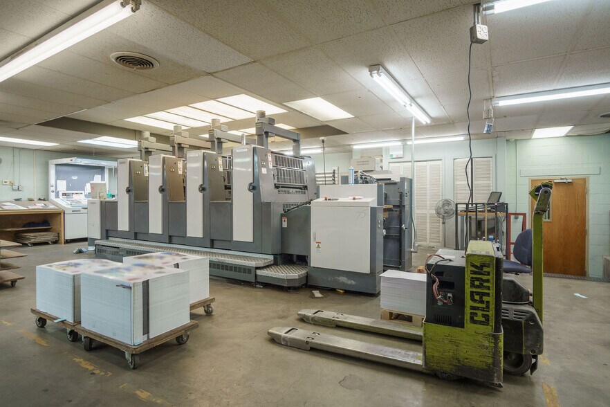 More Photos Of 611 S Mobberly Ave, Longview Flex For Sale