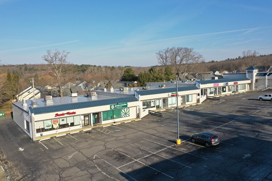 More Photos Of 416 Boston Post Rd E, Marlborough Storefront For Lease