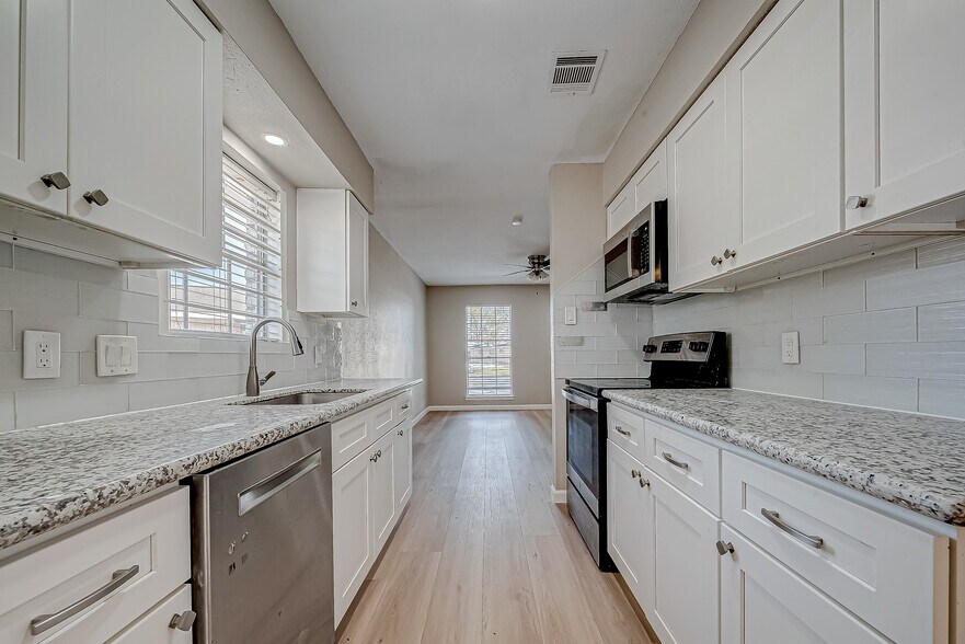 More Photos Of 7315 Housman, Houston Specialty For Lease