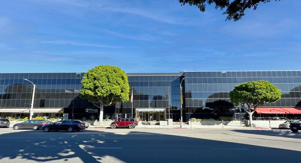 More Photos Of 50 N La Cienega Blvd, Beverly Hills Coworking Space