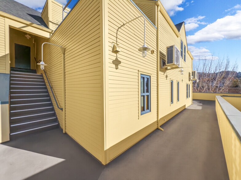 More Photos Of 2974-2980 College Ave, Berkeley Apartments For Lease