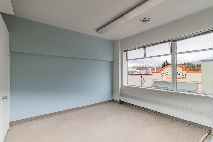 More Photos Of 811-825 S 3rd St, Renton Storefront Retail Office For Lease