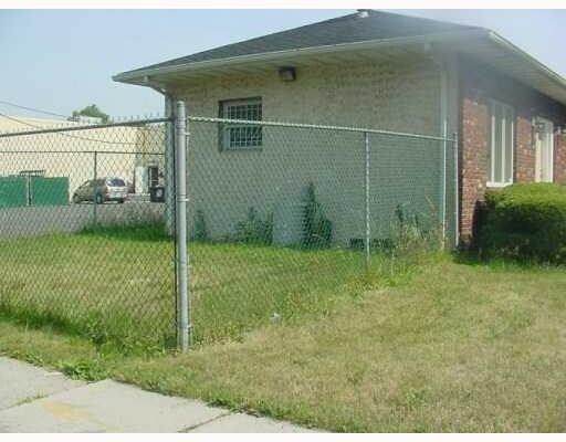More Photos Of 13 New York Ave, Colonia Office For Sale