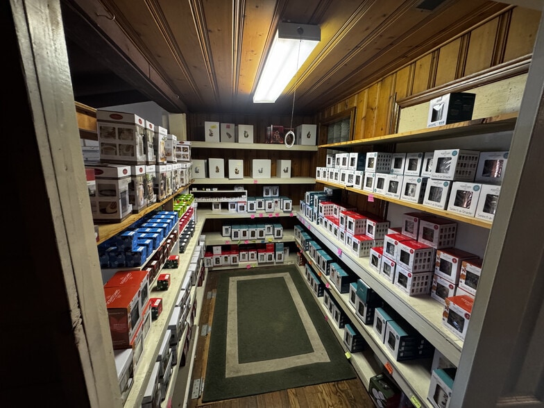 More Photos Of 612 S Main St, Saint Charles Storefront For Lease