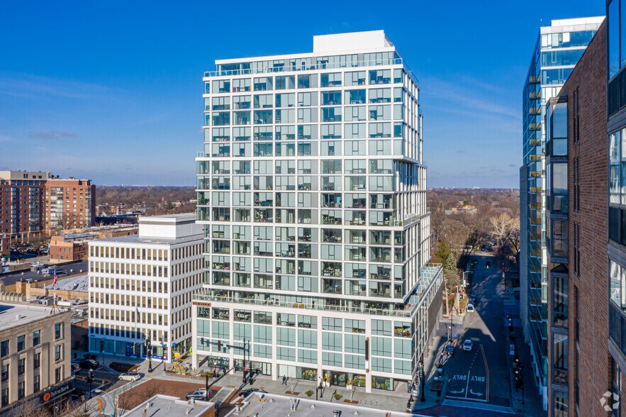 More Photos Of 1000 Lake St, Oak Park Apartments For Lease