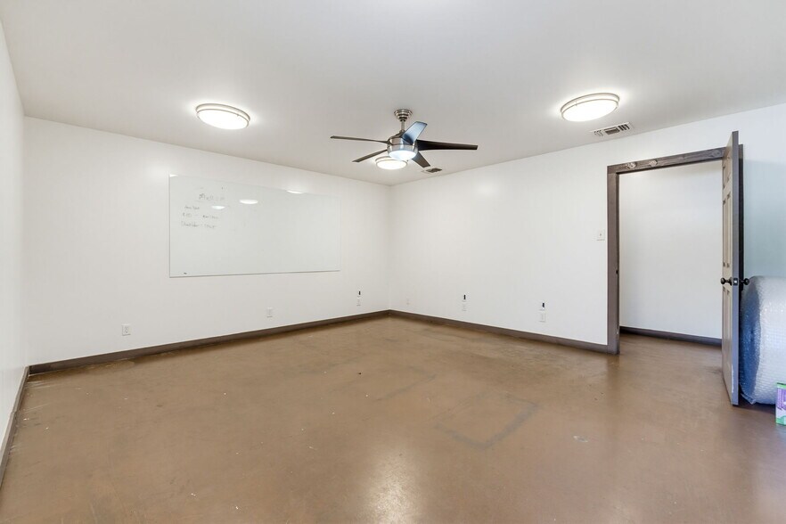 More Photos Of 20300 FM 963, Lampasas Manufacturing For Sale