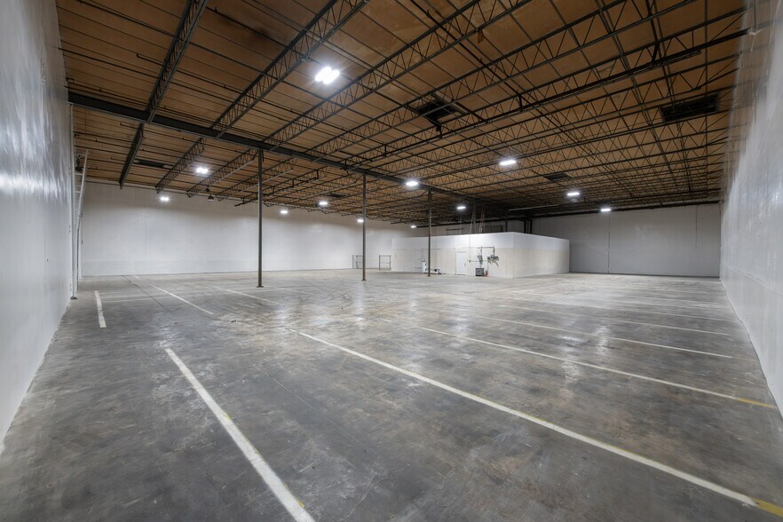 More Photos Of 6805 Stuart Ln S, Jacksonville Warehouse For Lease
