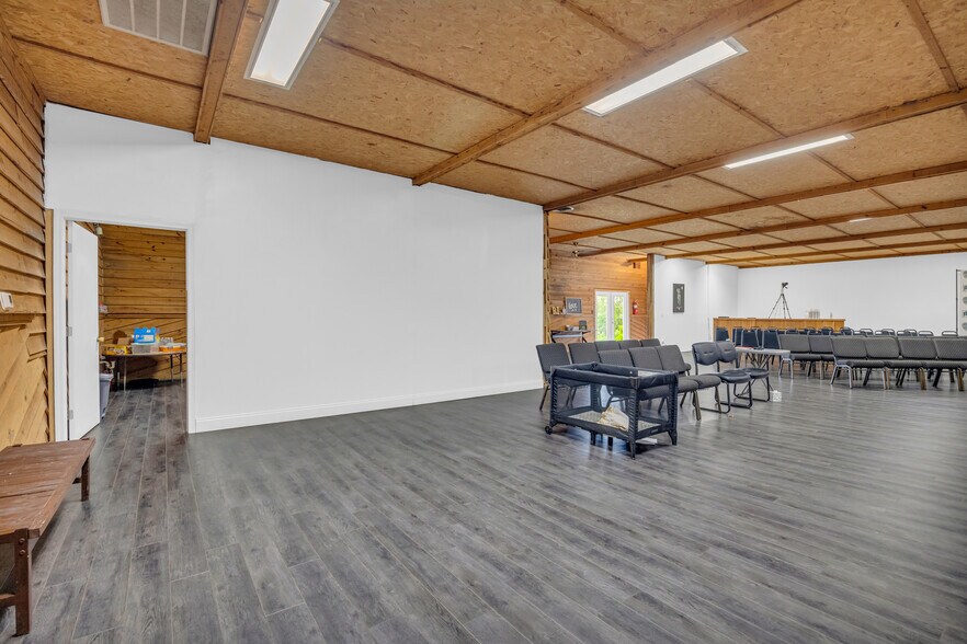 More Photos Of 252 Komplex Dr, Carnesville Warehouse For Sale