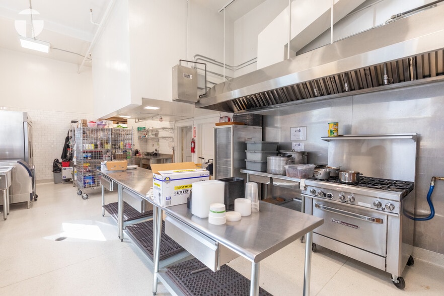 More Photos Of 2700 L St, Sacramento Religious Facility For Sale