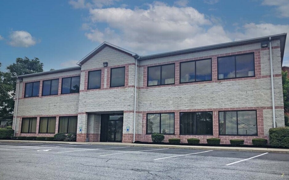 More Photos Of 125 N Enola Dr, Enola Office For Sale