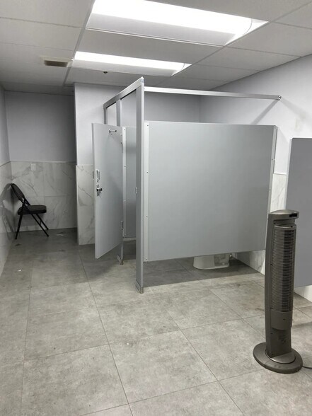 More Photos Of 1816 57th St, Sarasota Warehouse For Sale