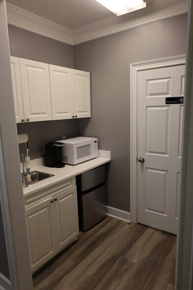 More Photos Of 5480 McGinnis Village Pl, Alpharetta Office For Sale