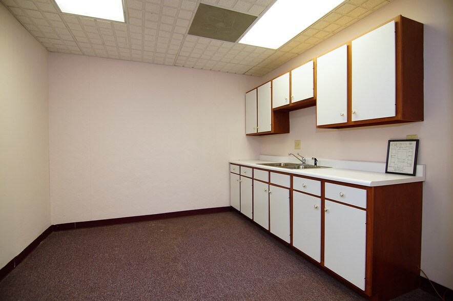 More Photos Of 555 E Eads Pky, Lawrenceburg Medical For Sale