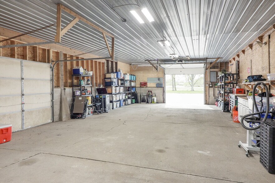 More Photos Of 27 S 100 W, Valparaiso Veterinarian Kennel For Sale