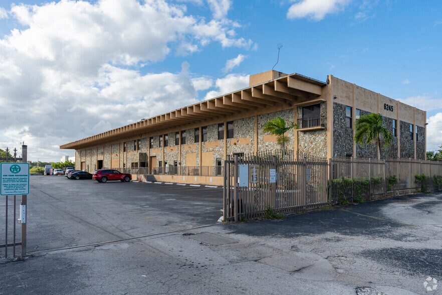 Primary Photo Of 6245 N Powerline Rd, Fort Lauderdale Light Distribution For Lease