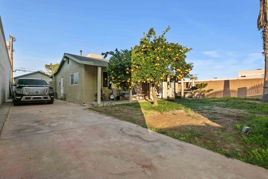 More Photos Of 7317 Clybourn Ave, Sun Valley Contractor Storage Yard For Sale