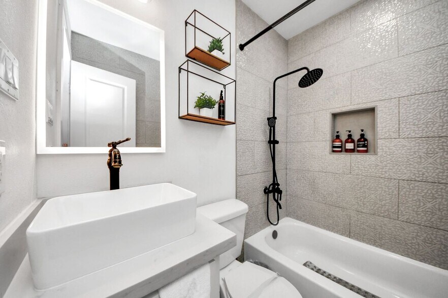 More Photos Of 2620 Arbor St, Houston Apartments For Sale