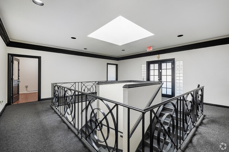 More Photos Of 7956-7958 Beverly Blvd, Los Angeles Storefront Retail Office For Lease