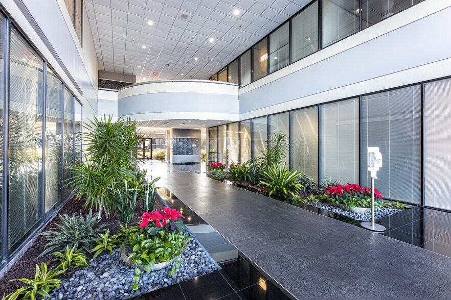 More Photos Of 11000 Richmond Ave, Houston Office For Lease