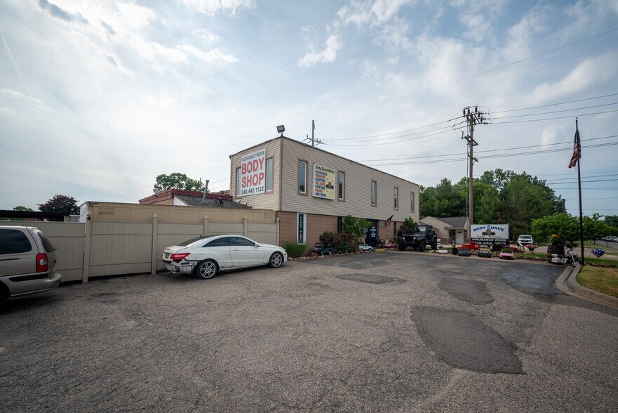 More Photos Of 20785 Orchard Lake Rd, Farmington Hills Warehouse For Sale