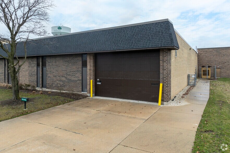 More Photos Of 200-220 Fencl Ln, Hillside Manufacturing For Sale