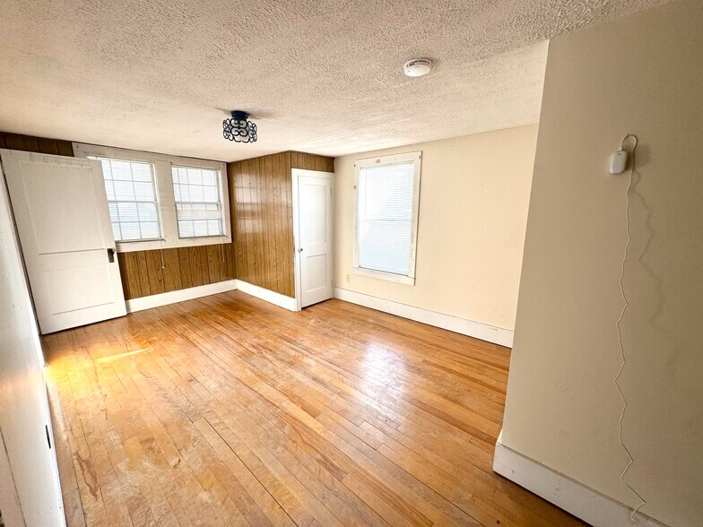 More Photos Of 2072 Main st, Londonderry Apartments For Sale