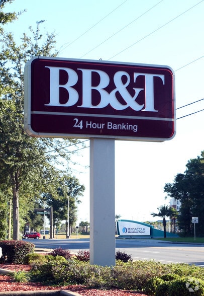 More Photos Of 5061 N 12th Ave, Pensacola Bank For Lease