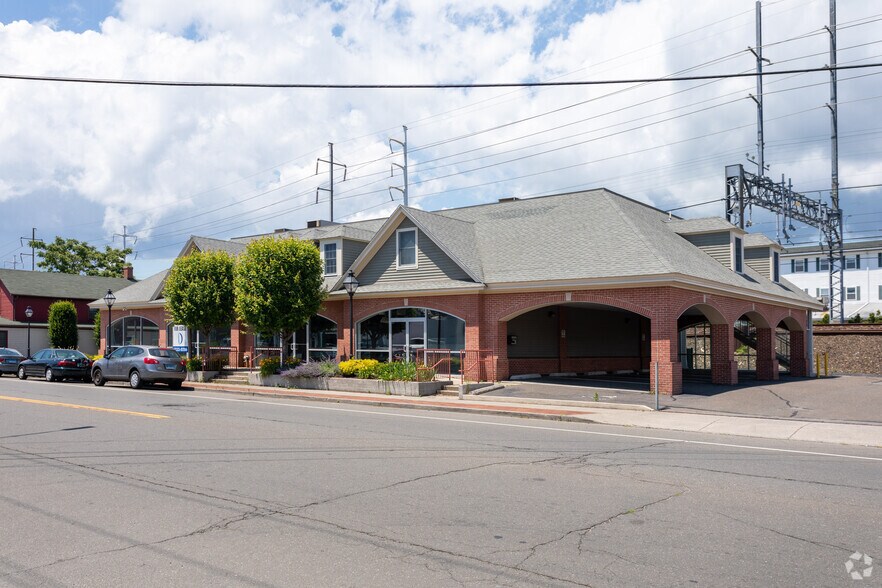 More Photos Of 1916 Post Rd, Fairfield Storefront Retail Office For Lease