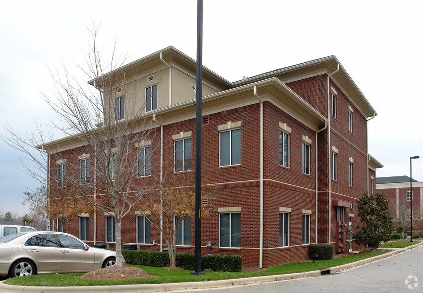 More Photos Of 3731 NW Cary Pky, Cary Medical For Sale