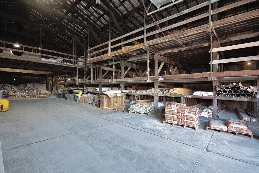 More Photos Of 24 Sands Station Rd, Middletown Freestanding For Sale