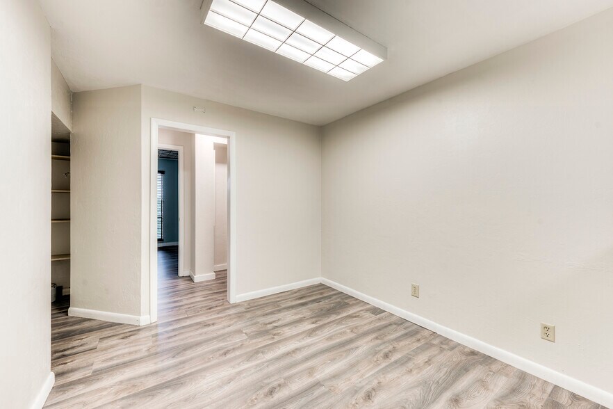More Photos Of 1149 Periwinkle Way, Sanibel Office For Sale