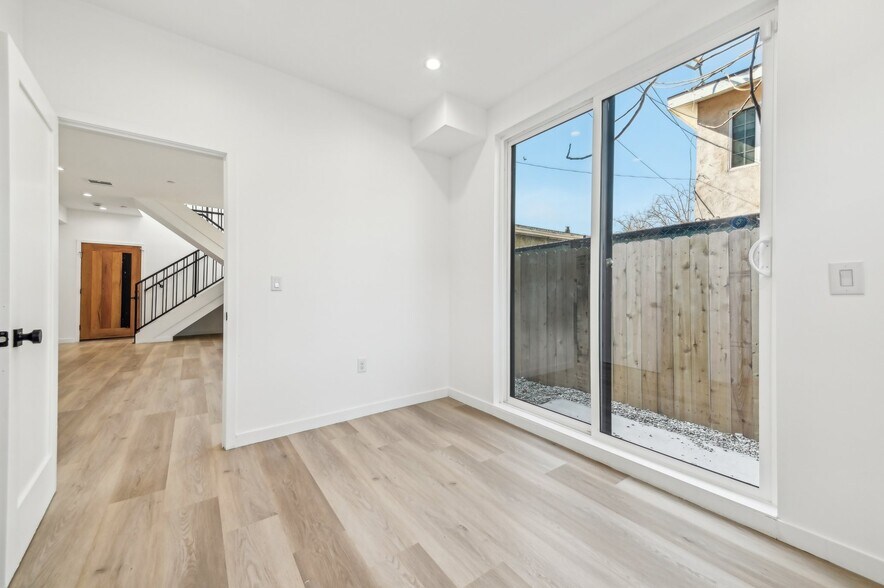 More Photos Of 2921 S Burnside Ave, Los Angeles Apartments For Sale