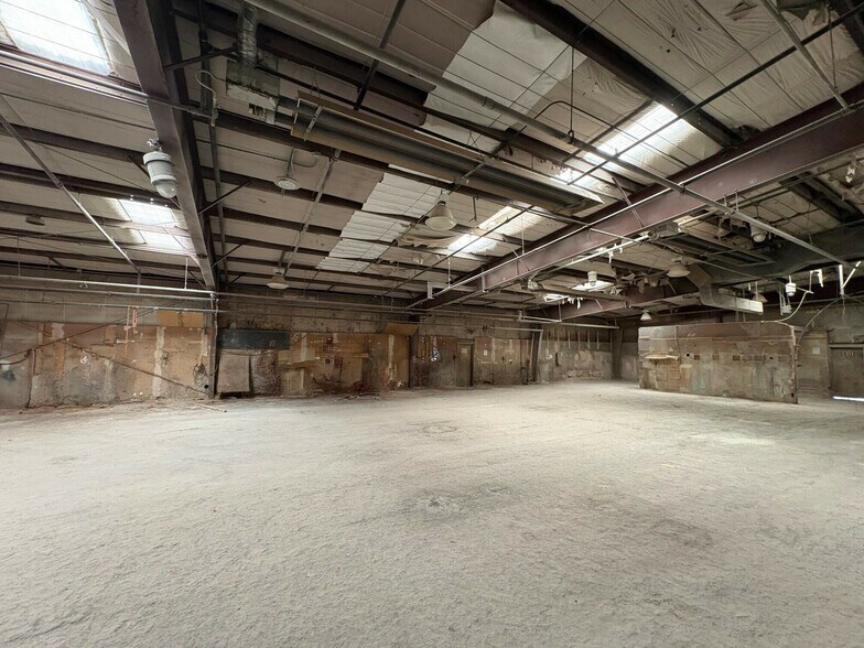 More Photos Of 119 S Washington Ave, Laurel Manufacturing For Sale