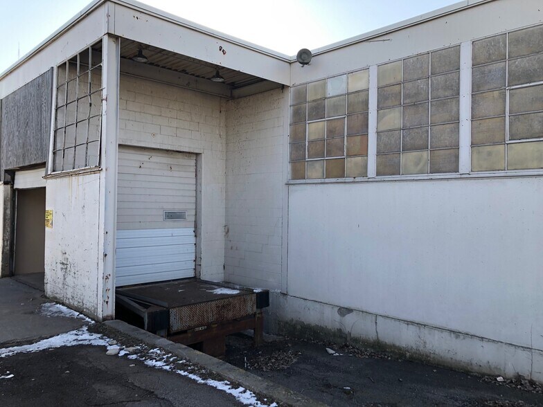 More Photos Of 12950 Capital St, Oak Park Manufacturing For Lease